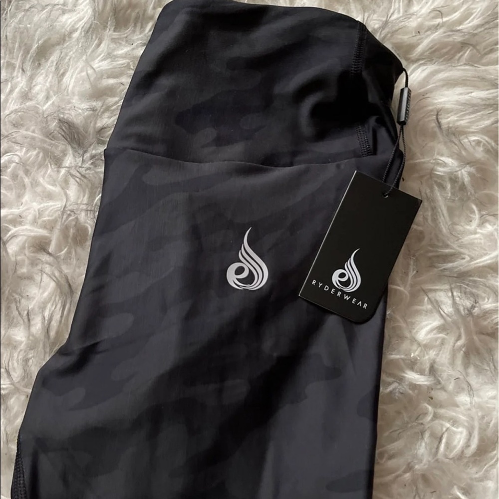 Ryderwear scrunch butt leggings, black camo, never worn